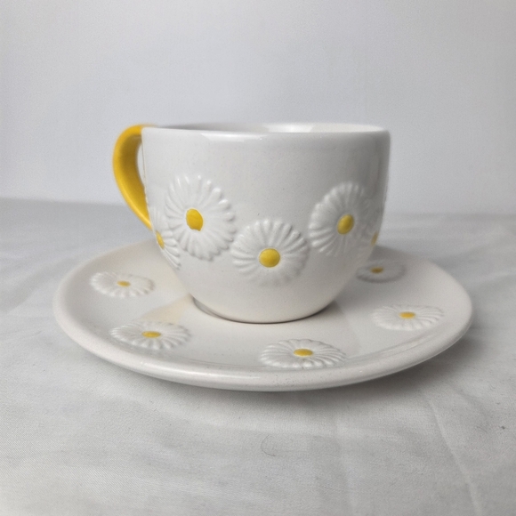Bluebird & Willow Daisy Teacup & Saucer | Yellow Handle | Stoneware Spring - Picture 8 of 14